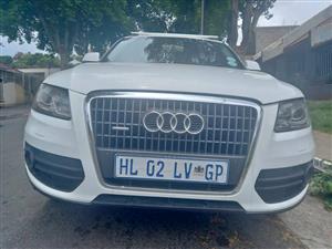 2012 Audi Q5 2.0T Quarro Petrol  Automatic  White Color 169 000kms  Leather seats  Spare key