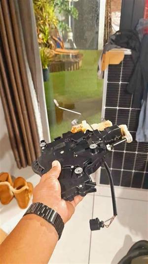 Volkswagen Caddy sliding door lock