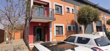 Warehouse / Distribution Centre/ Manufacturing to Let in the N4 Gateway Park, Pretoria!