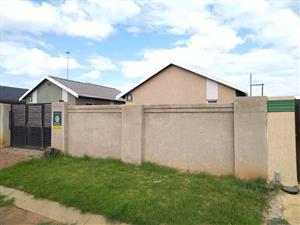 House for sale in palm spring secure village 