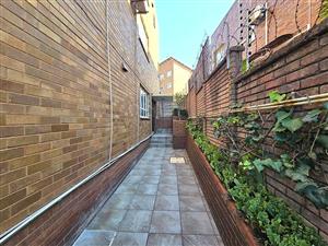 Luxury Morningside Apartment with 180° Ocean Views 3 Bedroom Apartment to Let