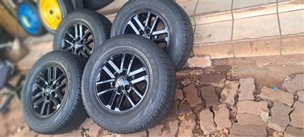 black 17inch legend 45 mags and tyres 