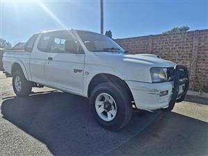 Mitsubishi Colt Bakkie 2.8d 4x4 club cab. Driving