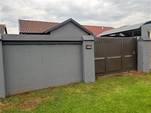 2 Bedroom House for Sale in Fleurhof West Rand