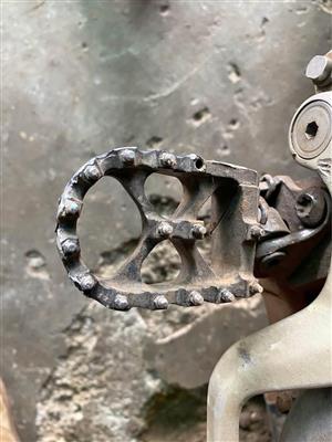 Footpeg Yamaha YZ 250 .