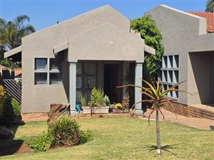 Townhouse For Sale in Van Riebeeck Park