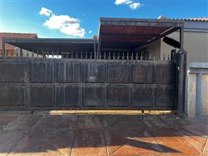 House For Sale in Soshanguve East