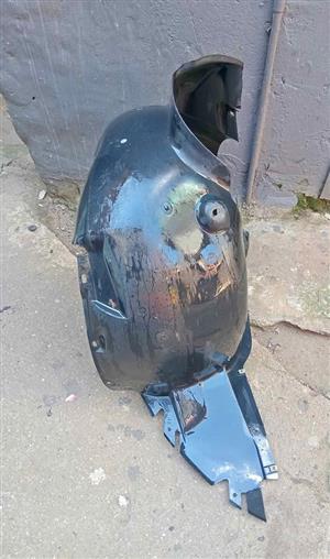 Polo 6 right side fender liner