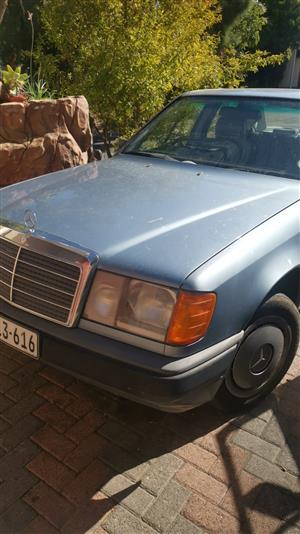 Mercedes benz 1989 e200 R7700