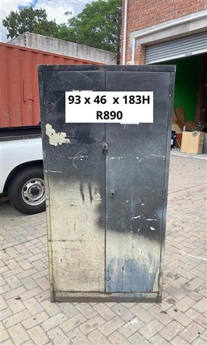 METAL STORAGE CUPBOARD LOCKABLE WITH OWN PADLOCK