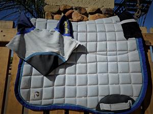 White shimmering set