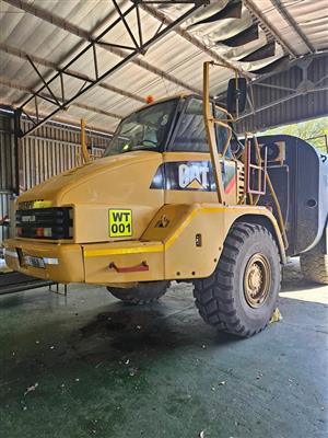 CAT WATER TRUCK 23000L