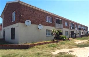 Charming 2 bedroom Sectional Title unit.