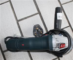 BOSCH GWS700 GRINDER WITH COVER DISK HANDLE AND KEY S065636A