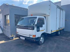 2004 Nissan  UD40