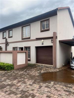 Townhouse For Sale in Annlin