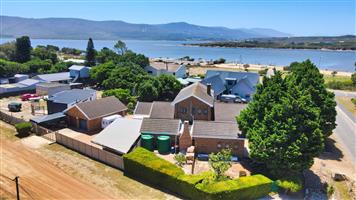House For Sale in Fisherhaven