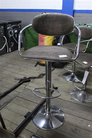 (S067172C)BROWN BAR CHAIR