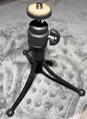 Generic - 2x Micro tripods/ball-heads with bendable legs 