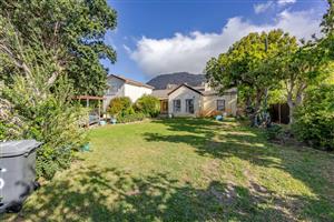 Prime Lakeside Property with Dual-Living Potential