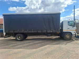 2010 Hino 500 8 tonne tautliner