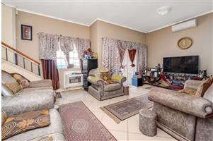 Townhouse For Sale in Ferndale