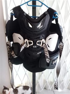 Leatt 5.5 Pro chest protector