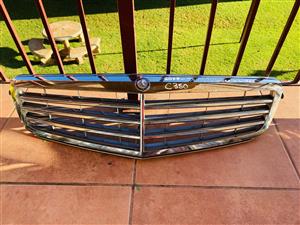 2008-2011 Mercedes Benz c class w204 front grill in good condition 