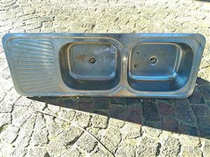 Dishes wash bin