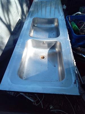 Stainless steel kitchen sink