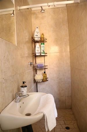 Beautiful bachelor to rent in Yoeville 