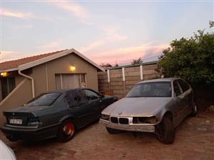Stripping 2 BMW 318i E36, Lots Of Parts