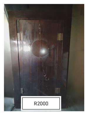 Double door wooden wardrobe 