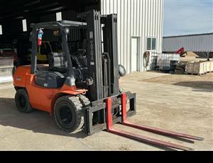Selling a 2001 Toyota 7FDU35 diesel forklift
