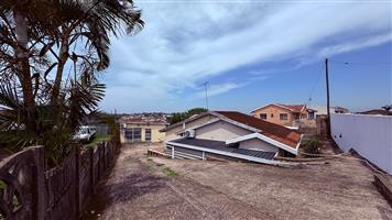 Beautiful 2 Bedroom, 1 bathroom, 4 parking's Home to et in Bayview