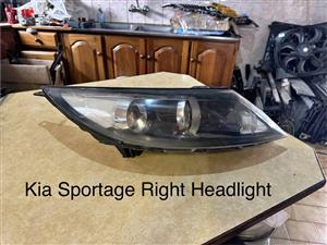 Right Headlight for Kia Sportage 