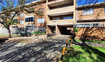 Ideal Investment Opportunity – 2-Bedroom Ground Unit with Private Garden & Garage in Benoni Central