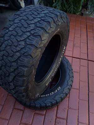2xBF Goodrich KO2 AT tyres 265/65/17 50% tread left