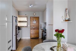 Apartment For Sale in Athlone Park