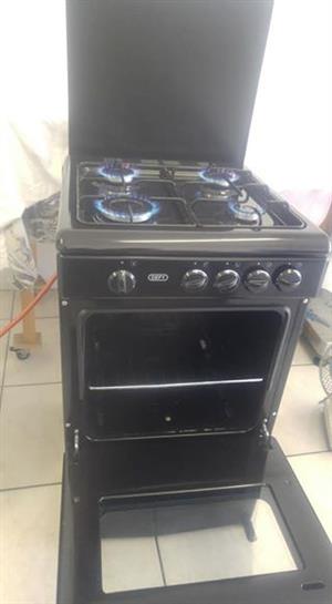Brand new Defy 4 burner gas stove