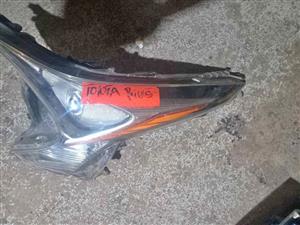 Toyota Puris headlight left