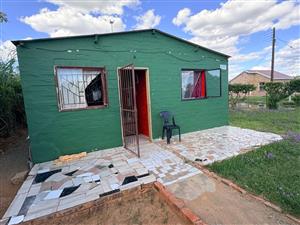 House For Sale in Roodepan