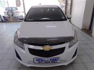 2013 Chevrolet Cruze Sedan petrol manual white color  