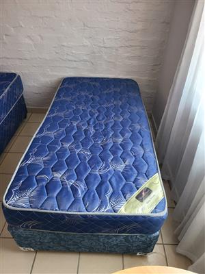 Single Bed for sale. Bed is still new and sharp. 