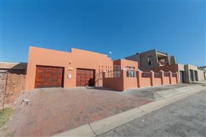 House For Sale in Hillside