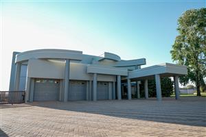 Luxury Living on 1 Hectare – An Estate-Style Residence in Wilkoppies