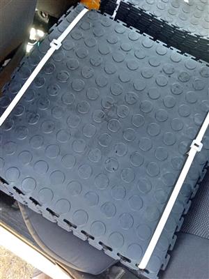 INTERLOCKING TILES