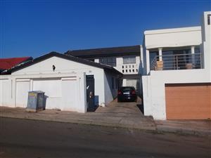 Big & Stunning Bachelor Room to rent in Protea North, SOWETO