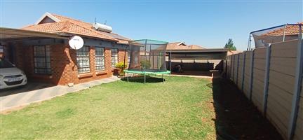 House For Sale in Clayville