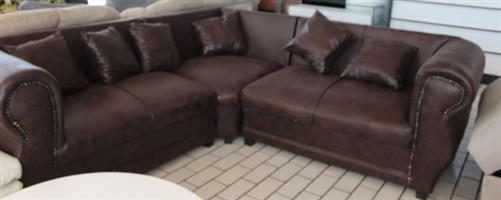 DARK BROWN 3 PIECE L-SHAPE COUCH WITH PILLOWS (S067684A)